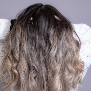 coloration-cheveux-gris-balayage